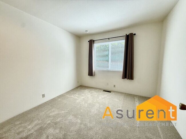 Building Photo - Charming 3-bedroom, 2-bath Ashland Home