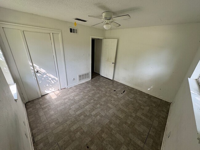 Building Photo - 605 Seneca Trail