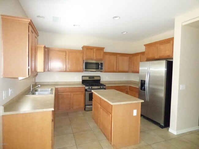 Building Photo - Great home for the money and size in Wadde...