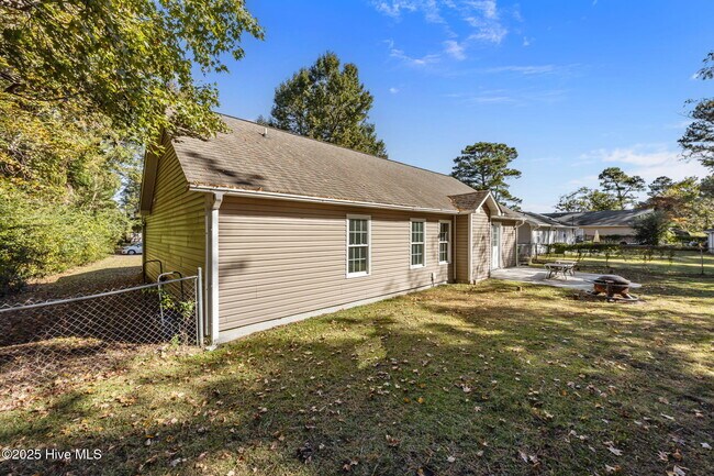 Building Photo - 335 Tall Pine Rd