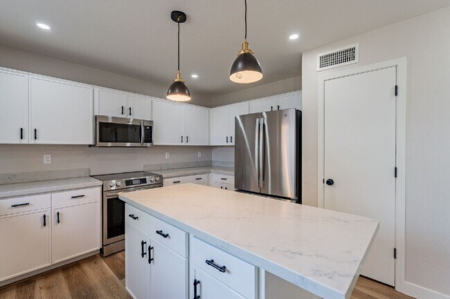 Building Photo - Newly Remodeled 3 bedroom in Goodyear!