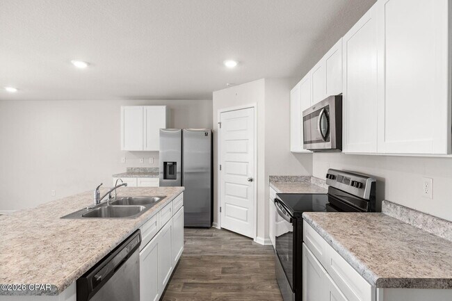 Building Photo - 5816 Viking Wy
