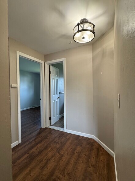 Building Photo - 318 Fox Run
