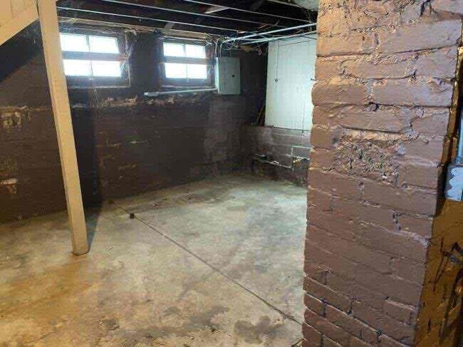 Building Photo - 257 Wasaon St