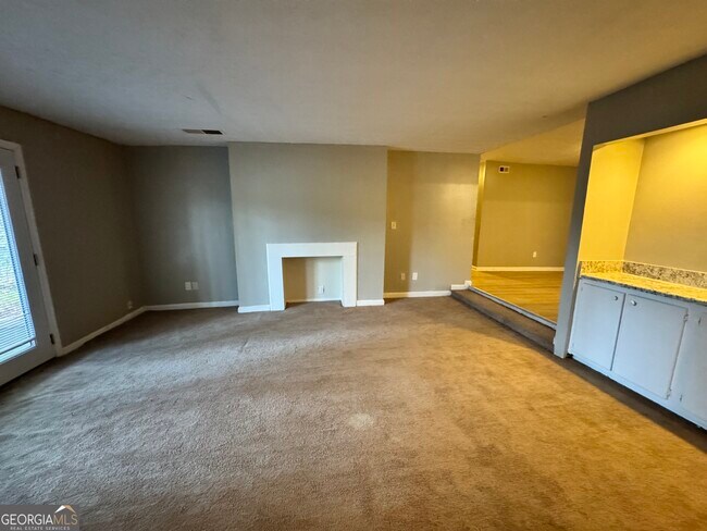 Building Photo - 3575 Oakvale Rd