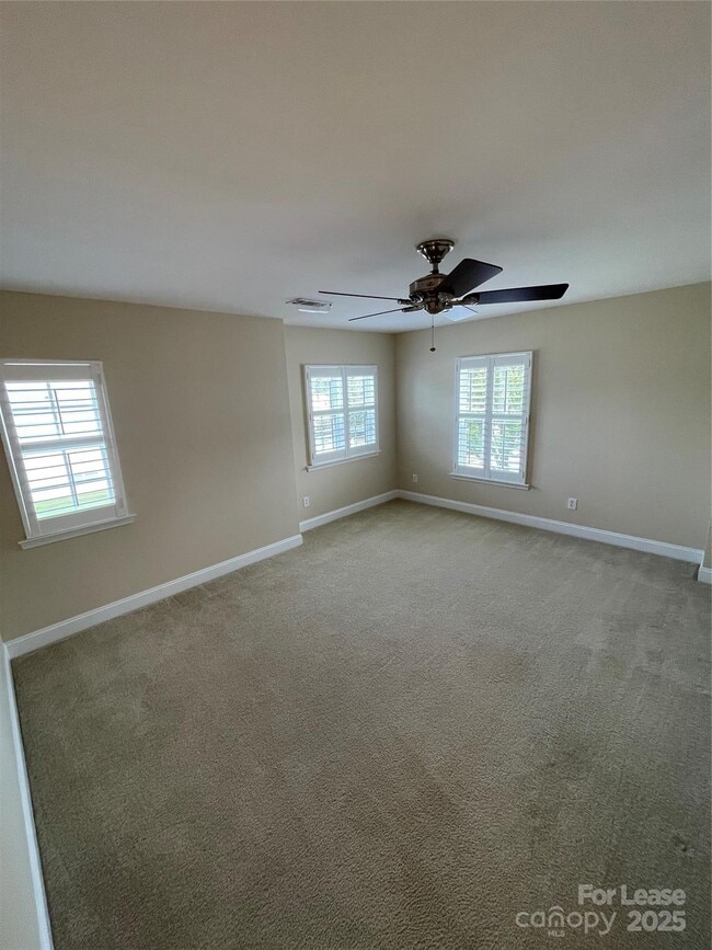 Building Photo - 120 Waterlynn Club Dr