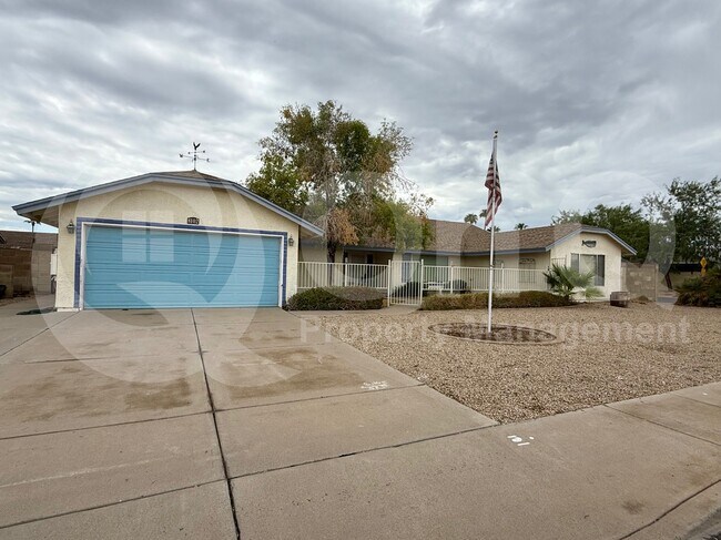 Primary Photo - 8102 W Sweetwater Ave
