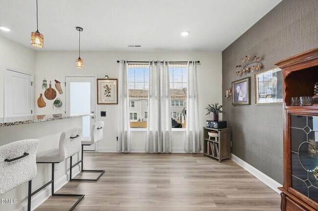 Building Photo - 3 Bedroom 2.5 Bathroom Townhome w/ 1 car garage in a prime location of Flowers Plantation