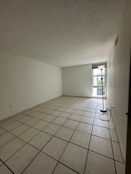 Building Photo - 250 180th Dr