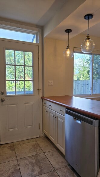 Building Photo - 136 Wesmond Dr