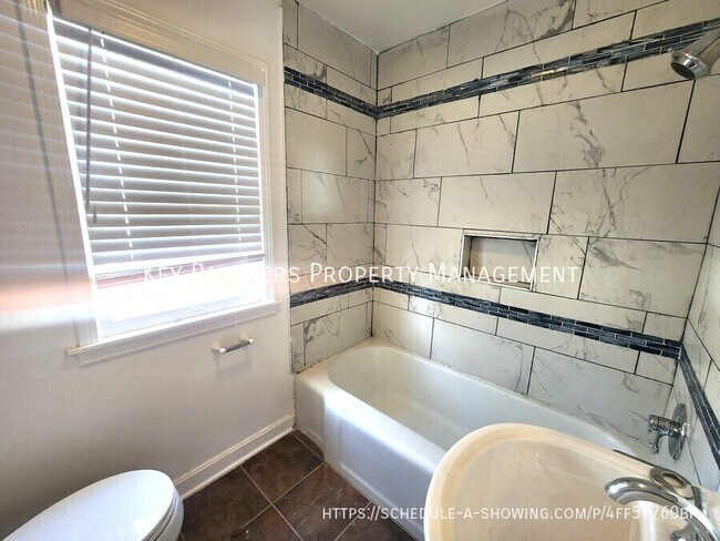 Building Photo - 318 E 68th St