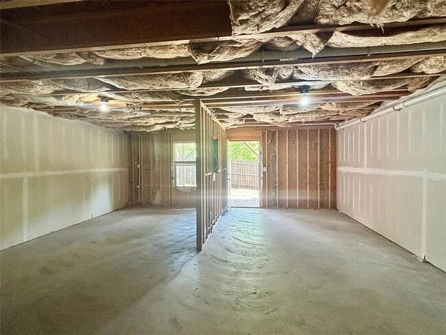 Building Photo - 1700 Paxton Dr SW