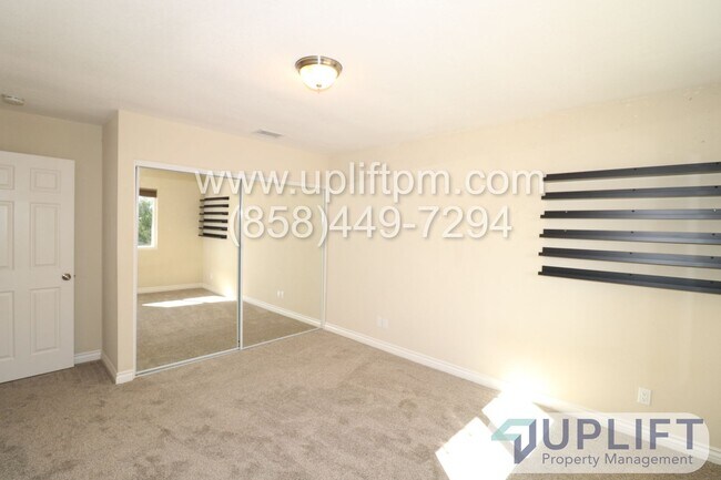 Building Photo - 4 Bedroom 2 Bathroom with Garage and Green...