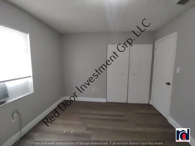 Building Photo - Large 2/1- Minutes from Downtown Leesburg/...