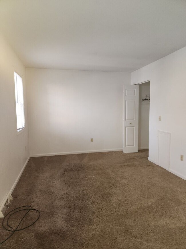 Building Photo - 811 E King St