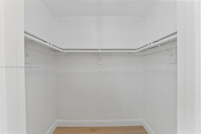 Building Photo - 16450 Miami Dr