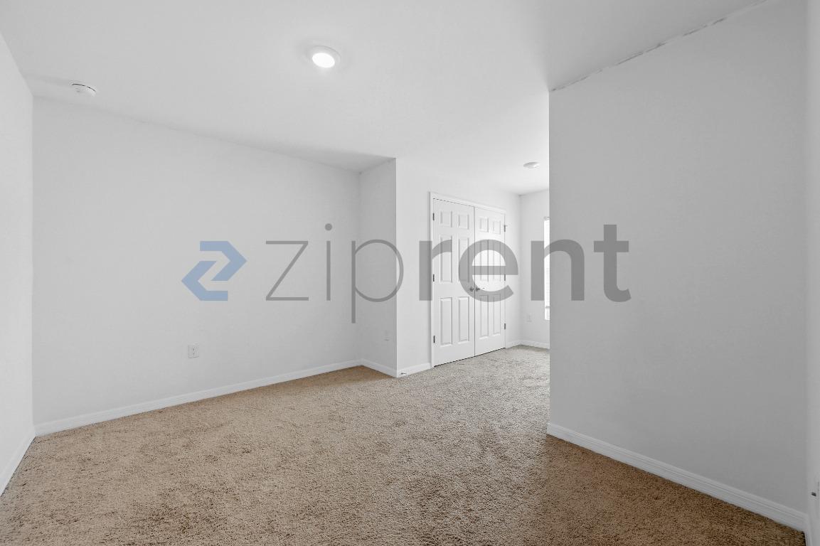 Building Photo - Unit
