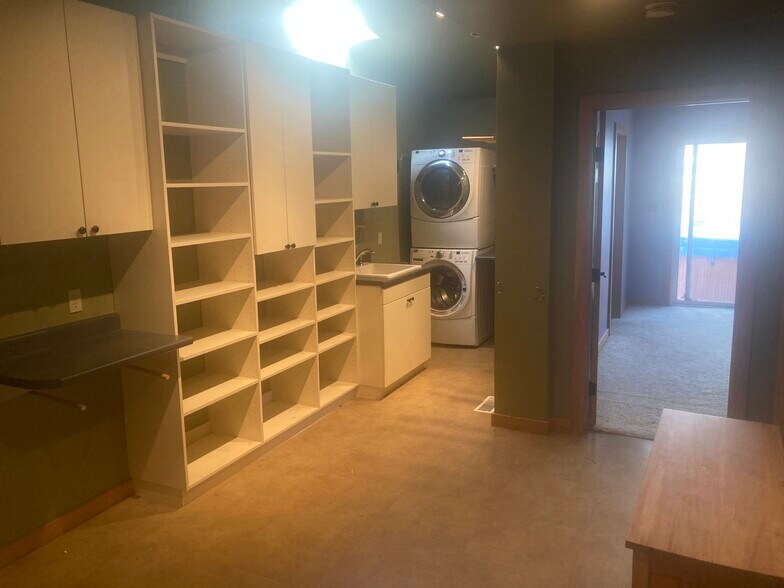 Building Photo - 923 Leyden St