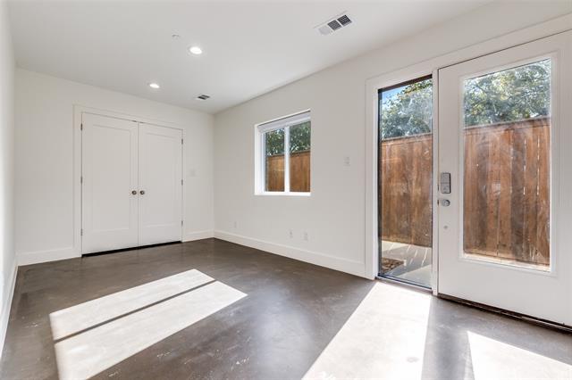 Building Photo - 2206 Arroyo Ave