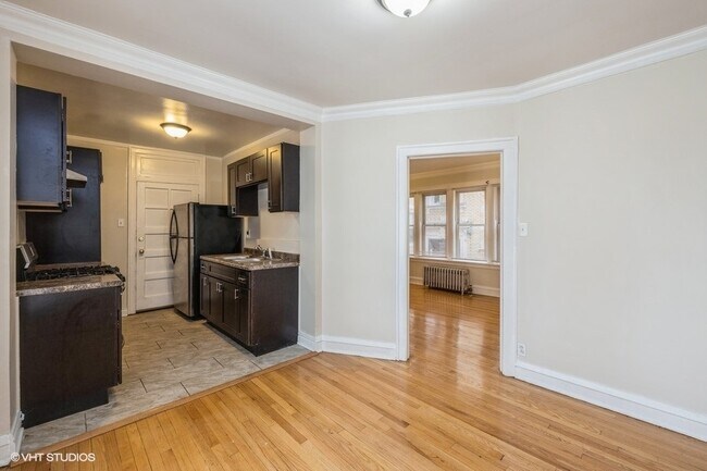 Building Photo - 1725 W 91st St