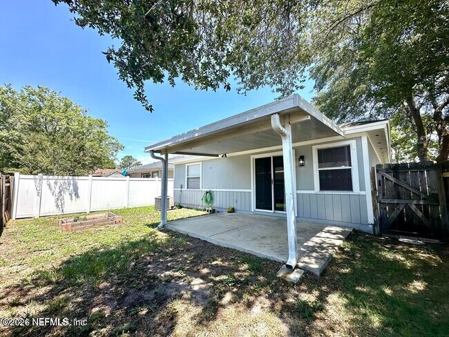 Building Photo - 8778 Buzz Ct