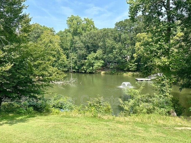 Building Photo - 605 Lakeview Cove