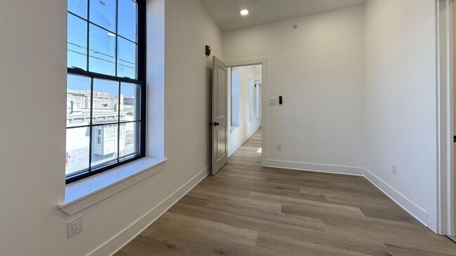 Building Photo - 1720 N 24th St