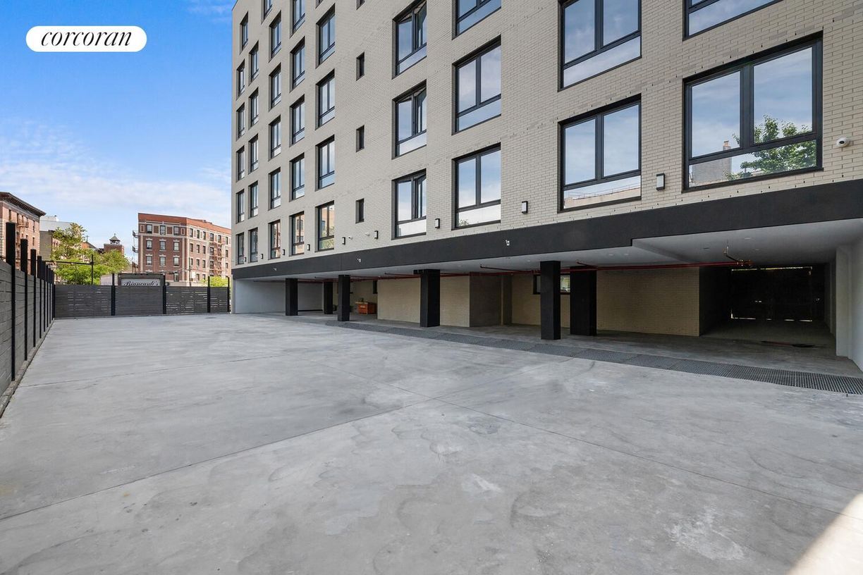 Building Photo - 2321 Belmont Ave