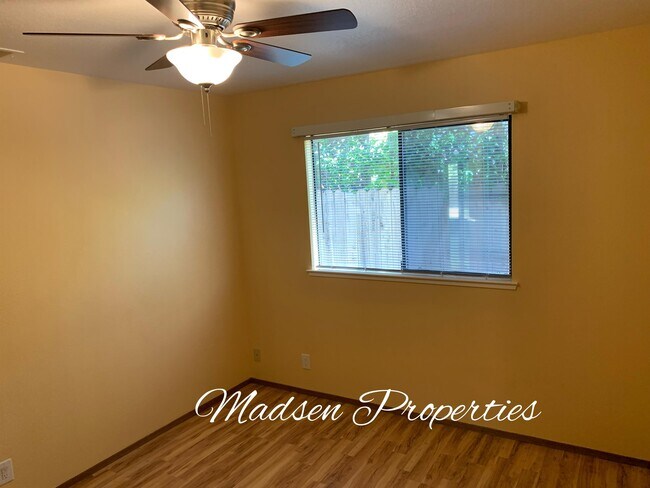 Building Photo - 9 Glenoak Ct