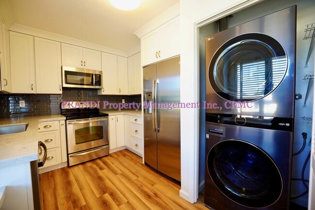 Building Photo - "Charming 1-Bed Condo Retreat in Greenbrae – Spacious 894 Sq Ft Living!"