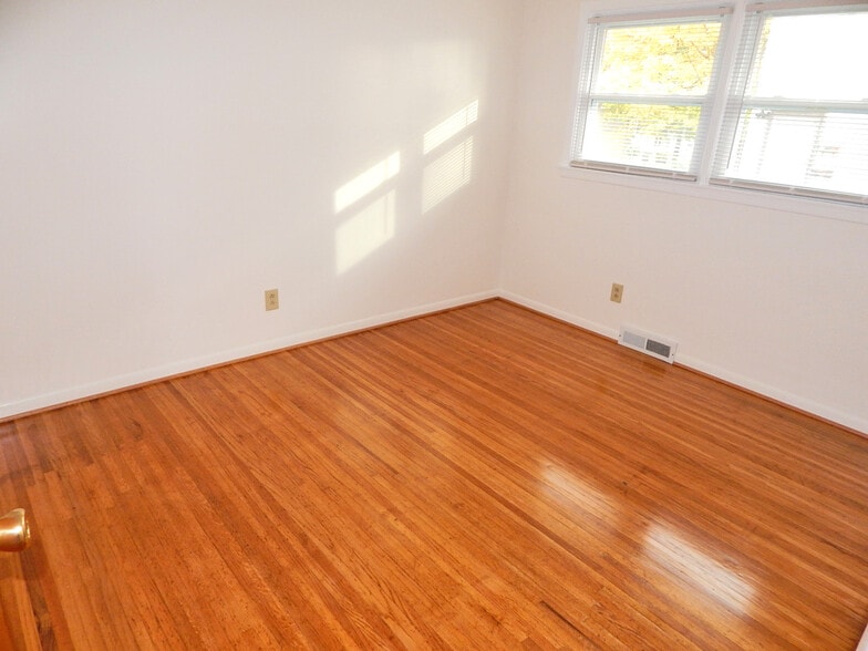 Building Photo - 132 Independence St