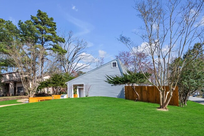 Corner Lot - 6 Sundance Pl