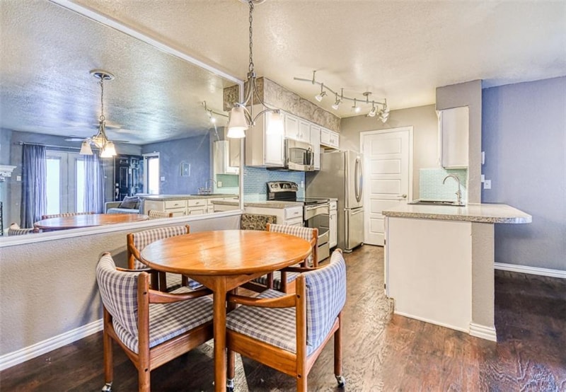 Building Photo - 3000 Chautauqua Ave