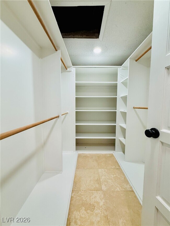 Building Photo - 3416 Cll Del Torre