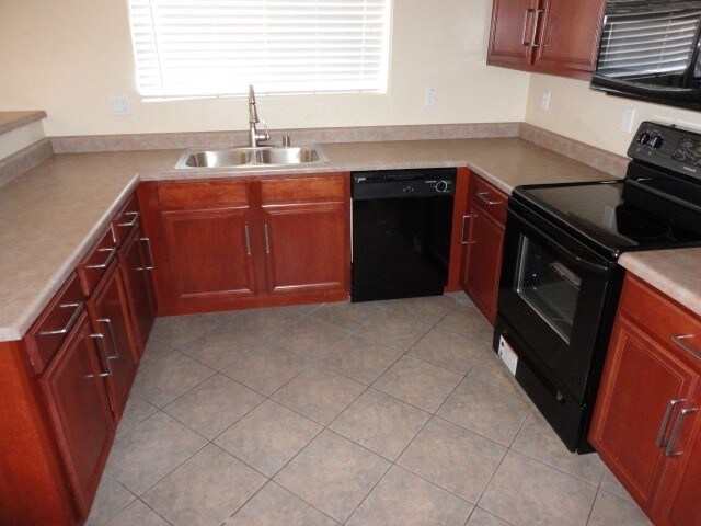 Building Photo - 2907 S 91st Dr