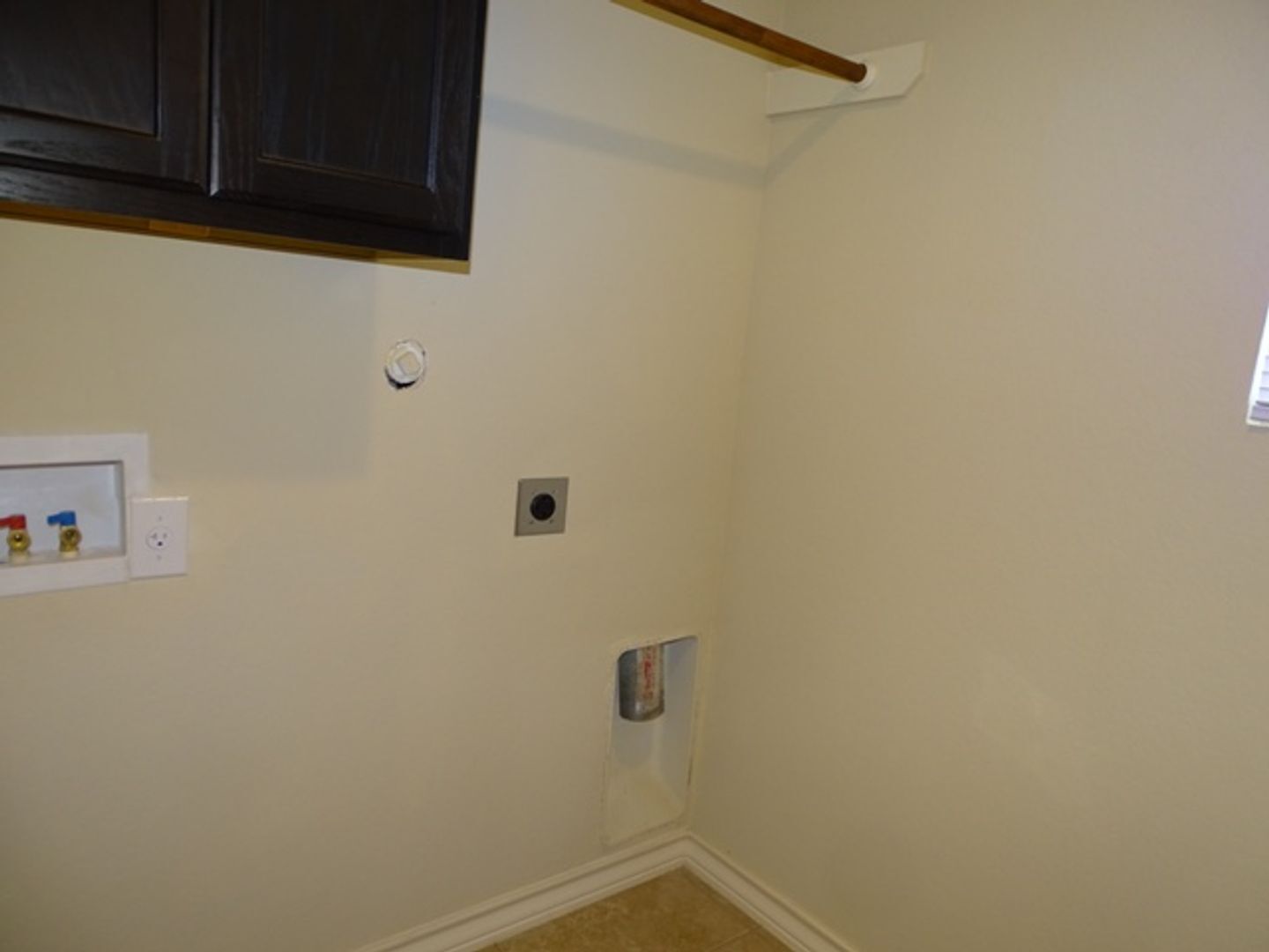 Building Photo - 7054 Lakeview Dr