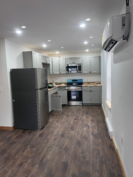 Building Photo - 93-93 Walter St