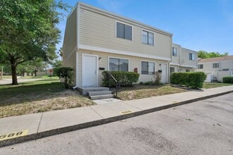 Building Photo - Beautifully Updated 2BR/1.5BA Altamonte Springs Townhome with Modern Finishes