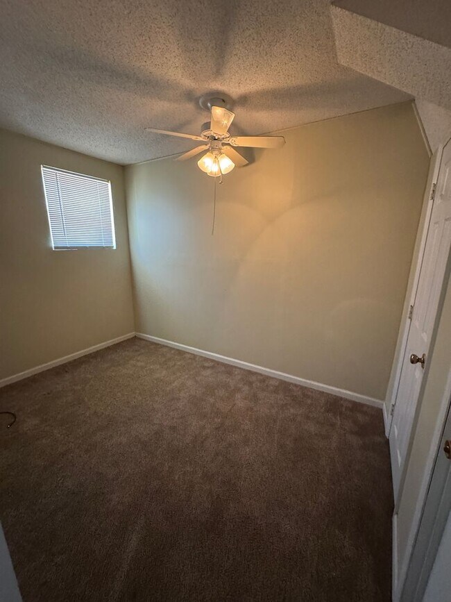 Building Photo - 37 Ty Dr