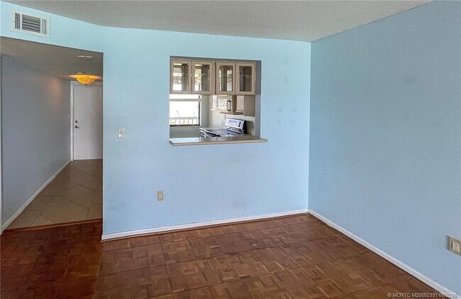 Building Photo - 10680 S Ocean Dr