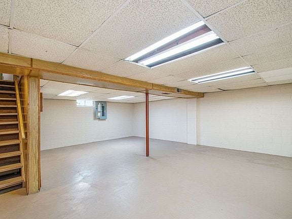 Building Photo - 30830 Lincoln Dr