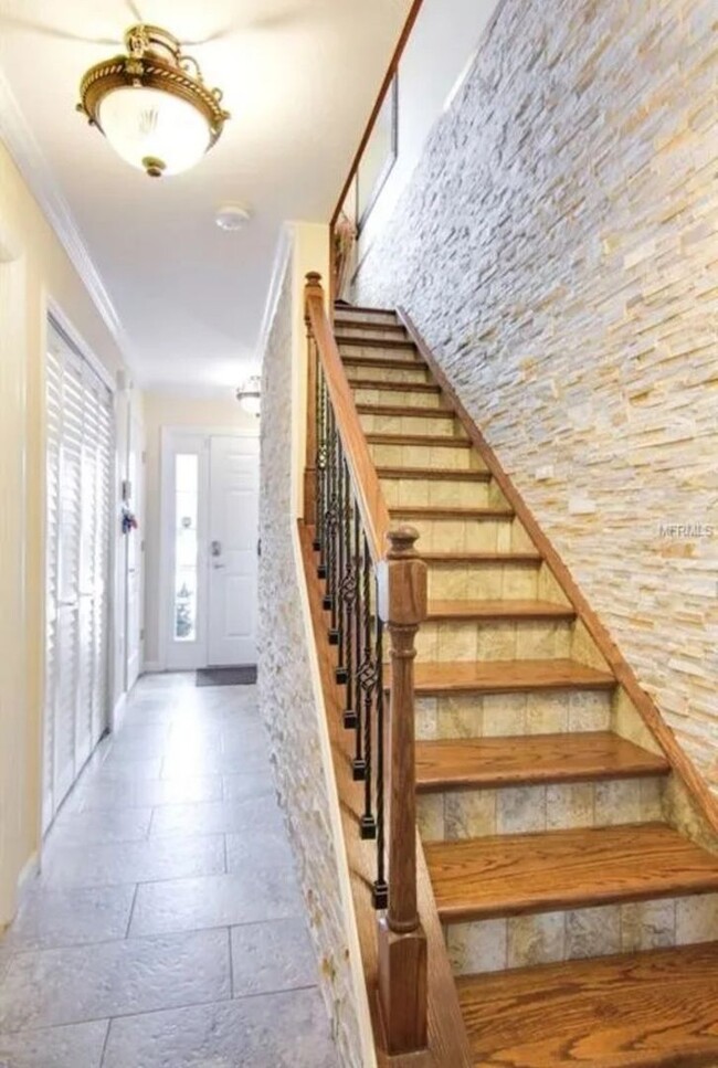 Building Photo - Charming 3BR 2.5 bath Townhome in heat of ...