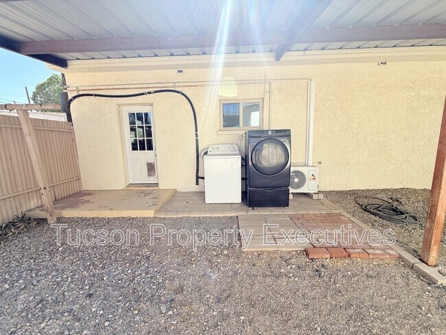 Building Photo - 2925 N Estrella Ave
