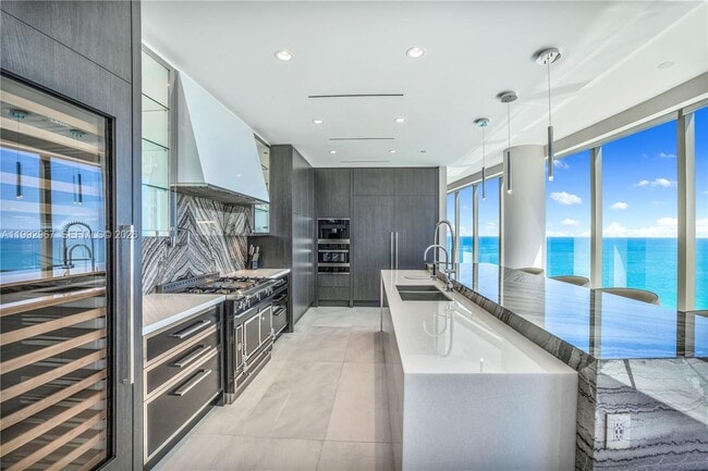 Building Photo - 17901 Collins Ave