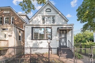Building Photo - Updated 3-Bedroom | 2-Bath | Central AC | ...
