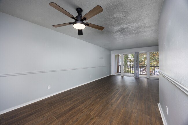 Building Photo - 6519 W Newberry Rd