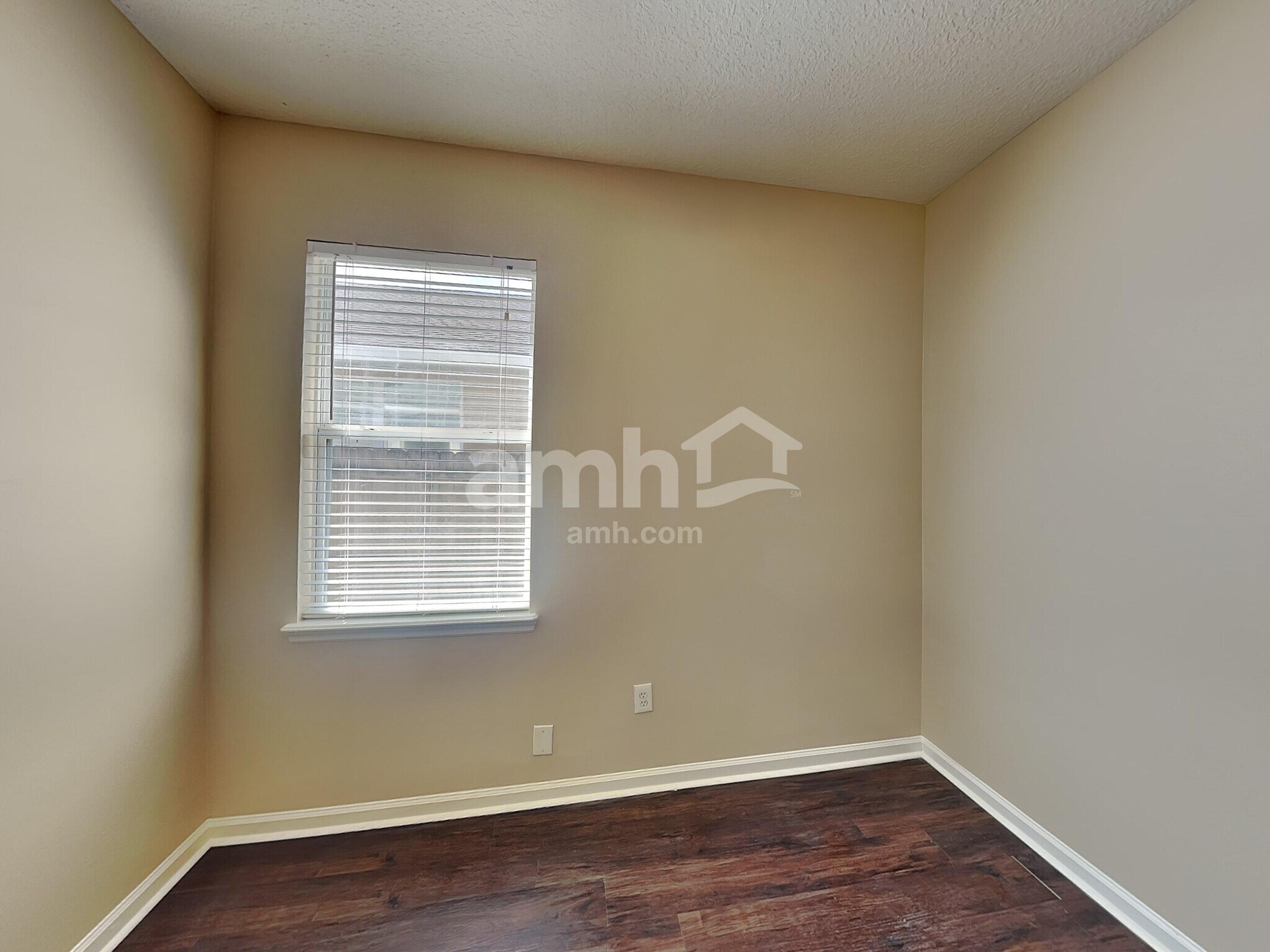 Building Photo - 658 Southland Ln