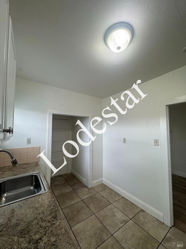 Building Photo - 302 Carolina St