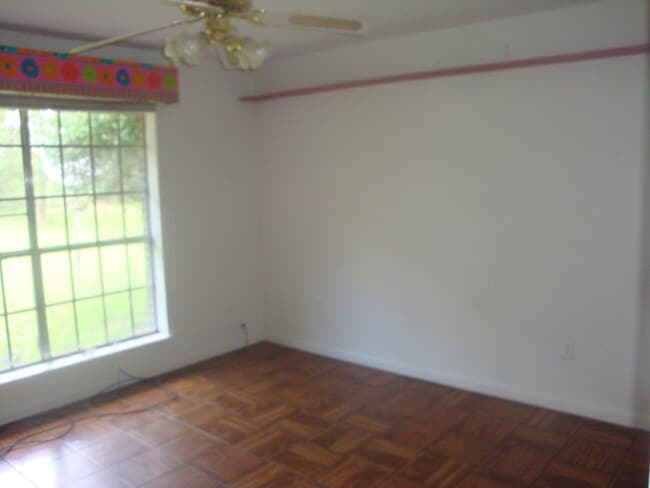 Building Photo - 1287 Oak Rd