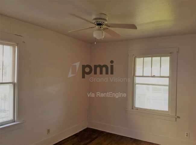 Building Photo - 2143 E Wood St